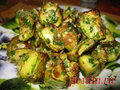 Кабачки вкуснее мяса: с таким рецептом этот овощ полюбит кто угодно! 
Вот уж какой овощ поистине универсален, так это кабачок! Как только его не готовят: и тушат, и варят, и жарят, и запекают, и даже варенье делают…
Представляем еще один рецепт блюда из кабачков с дейс…