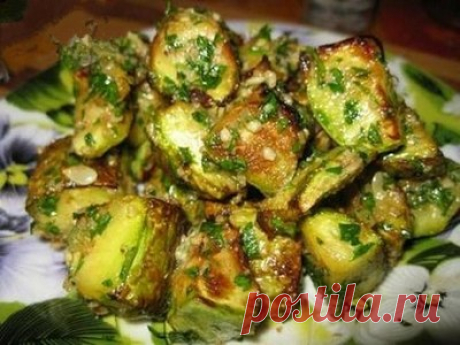 Кабачки вкуснее мяса: с таким рецептом этот овощ полюбит кто угодно! 
Вот уж какой овощ поистине универсален, так это кабачок! Как только его не готовят: и тушат, и варят, и жарят, и запекают, и даже варенье делают…
Представляем еще один рецепт блюда из кабачков с дейс…