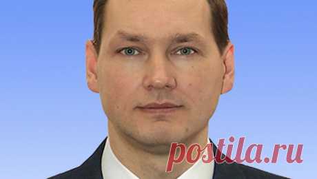 Замглавы МЧС Татарстана приговорили к 4,5 года колонии за мошенничество. Советский районный суд Казани приговорил к 4,5 года колонии общего режима замминистра по делам гражданской обороны и чрезвычайным ситуациям Татарстана Олега Степущенко, его признали виновным в мошенничестве на 1,3 млн рублей и ...