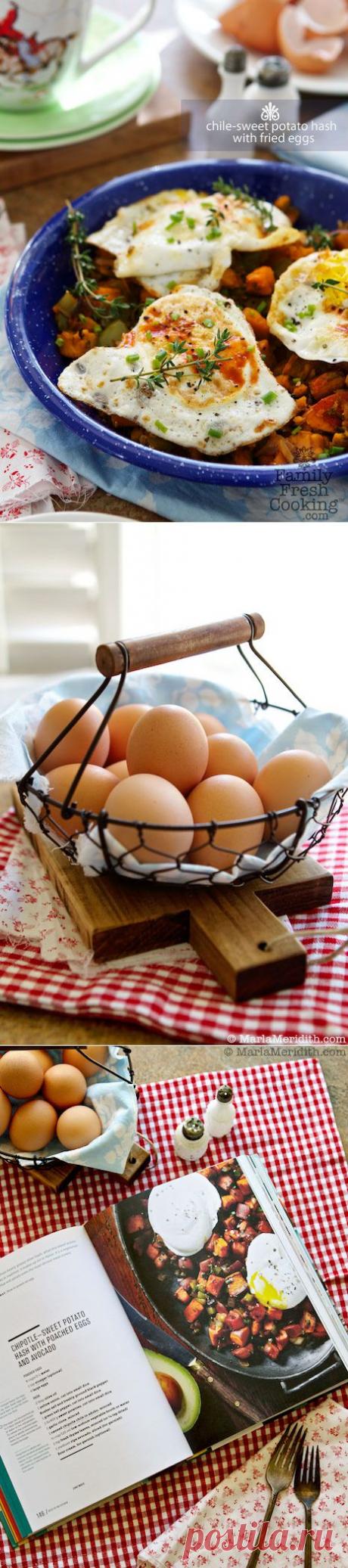 Чили-сладкого картофеля Hash с яичницей | Палео, зернистость рецепта на FamilyFreshCooking.com - Семейный Fresh Кулинария