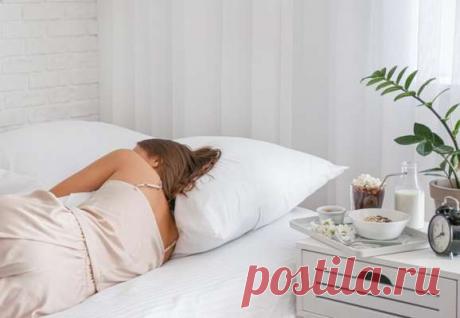 Врач-трихолог объяснила, почему опасно спать с мокрой головой — Домашние