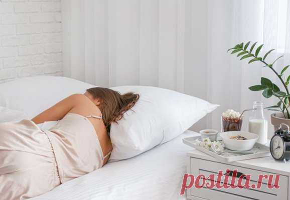 Врач-трихолог объяснила, почему опасно спать с мокрой головой — Домашние