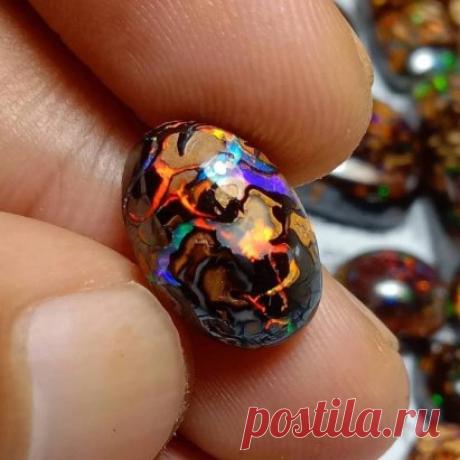 Матричный опал из Австралии