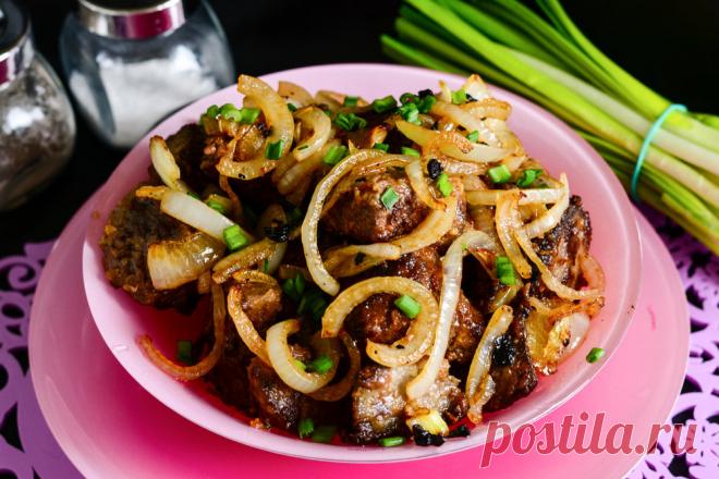 Печень по-берлински Печень по-берлински, приготовленная с яблоками и луком - отличное блюдо, вкусное и полезное. Если вы хотите побаловать домашних новым и интересным кулинарным изыском, то наш рецепт с фото - как раз для вас!