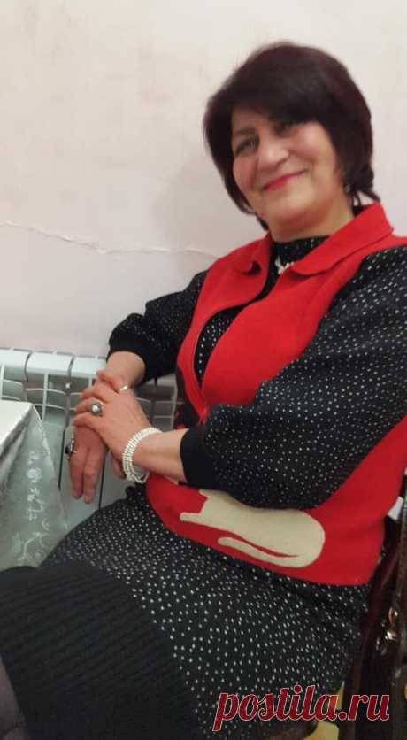 Առօրյա հոգսերից դուրս..🌷.
Աշխատանքային խորհրդակցության ավարտին արված լուսանկարներ....հոգնածությունը թոթափելու հույսով:
Որքան քեզ բարձր պահես,անառիկ,այնքան ցանկալի կլինես անշուշտ:Դու ամբողջ կյանքում հիշիր, որ մարդիկ բարձրունք են սիրում և ոչ թե անդունդ: