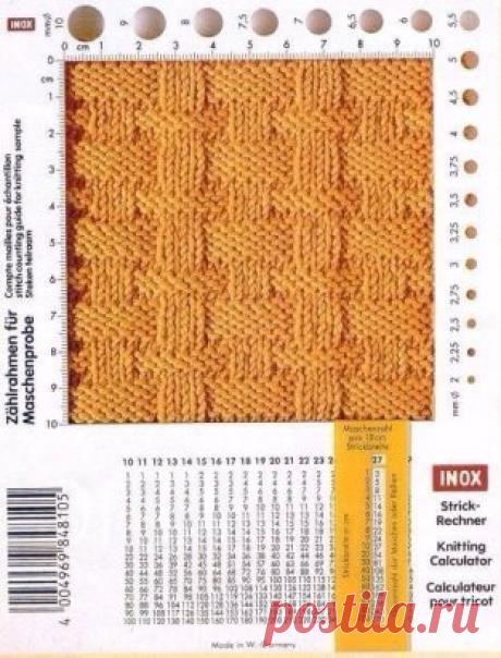 Как и зачем вязать образец
Здесь вы видите крупным планом, каким образом используется специальная рамка-таблица для подсчета петель. Конечно, это очень удобно, но даже если вы не имеете в своем арсенале такой линейки, ничего страшного - главное, чтобы вы поняли, каким образом замерить плотность вязания, чтобы контрольный образец оказал вам реальнгую помощь в работе. Например, мы хотим связать джемпер, описание которого мы нашли в модном журнале, но нам не очень нравится его длина и рукава. Снача