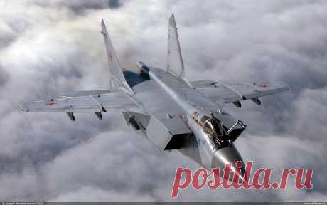 Русский МиГ-31 против “неуязвимого” американского SR-71 | Чёрт побери