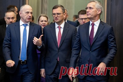 Премьер Словакии пообещал не допустить Украину в НАТО. Он объяснил свое решение угрозой третьей мировой войны. Премьер-министр Словакии Роберт Фицо заявил в эфире телеканала RTVS, что на встрече с украинским коллегой Денисом Шмыгалем, которая запланирована на 24 января в Ужгороде, сообщит о том, что будет блокировать членство Украины в НАТО, поскольку это бы означало начало третьей мировой войны.