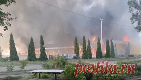 В Донецке продолжают разбирать завалы после пожара в ТЦ. Разбор завалов после пожара в торговом центре &quot;Галактика&quot; в Донецке продолжается, здание полностью разрушено. Об этом сообщает РИА Новости со ссылкой на главу Донецкой народной республики Дениса Пушилина. Политик отметил, что ...