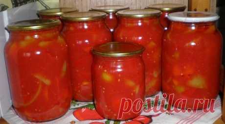 Кабачковое лечо с чесноком

Такая вкуснота! 
Рецепт нашла года 3 назад на форуме . Спасибо автору за этот рецепт.
Каждый год закрываю дачные кабачки по этому рецепту, а зимой под шашлычок!!! 

На 2кг кабачков:
1кг сладкого перца,
15 зубчиков чеснока,
1/2 стакана растительного масла,
400гр. томатной пасты,
5-6 горошин чёрного перца,
5-6 лавровых листьев,
1/2 стакана 9%-го уксуса,
2/3 стакана сахара,
1ст. ложка соли.