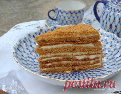 Медовик. Ингредиенты: мука, сахар, яйца куриные