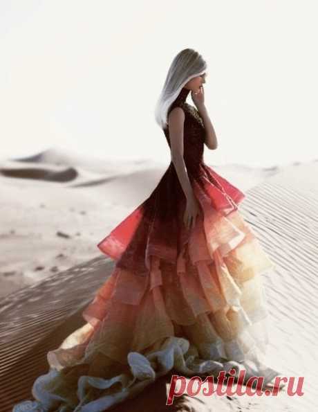 Не хочу летать в облаках,
Всё смешалось от этих экскурсий.
Мне нужны кирпичи на ногах,
А не мыльный пузырь иллюзий.

Пусть летела вниз с высоты,
Но теперь мне гораздо хуже.
А я то думала - ты
Тот укол, который мне нужен.