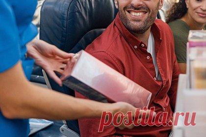 Совершавшая покупки на борту самолета стюардесса целый год обманывала авиакомпанию