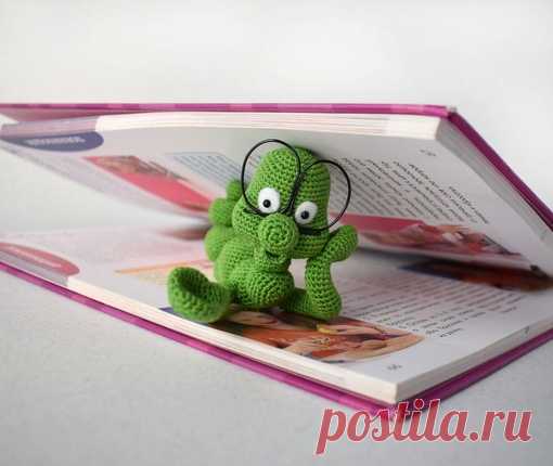 Книжный червячок – помощник вашим детям для чтения. https://www.crazypatterns.net/de/blog/1249/knizhniy-c..

#ОписанияИгрушек #амигуруми #крючок