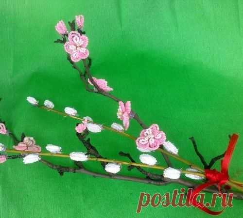 Верба и цветущая веточка из бисера