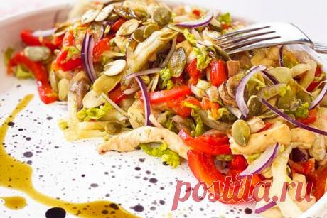 Самый вкусный и полезный салат с куриной грудкой, шампиньонами и печеным перцем - Идеальная хозяйка