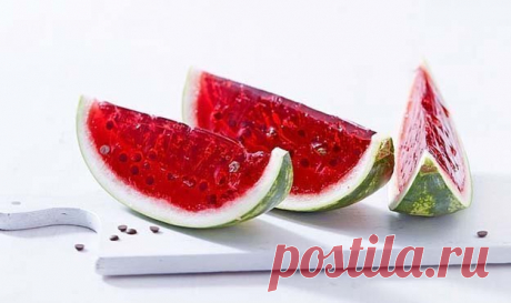 Легкие рецепты #из_арбуза. Меню на 1 день
- Освежающий и легкий #салат из арбуза и редиса
- Холодный #суп из арбуза и перца
- #Бутерброд с арбузом
- #Пирожные с арбузом
- Арбузное #мороженое
- Арбузное #кимчи