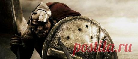 Он сыграл Эфиальта в "300 спартанцах". Актер Эндрю Тирнан знает толк во второстепенных ролях, как свои пять пальцев (В стихах).