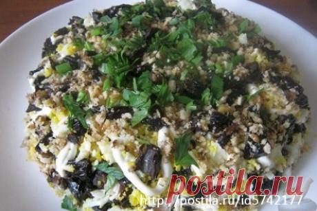 САЛАТ ИЗ КУРИЦЫ С ЧЕРНОСЛИВОМ &quot;ДАМСКИЙ КАПРИЗ&quot;.