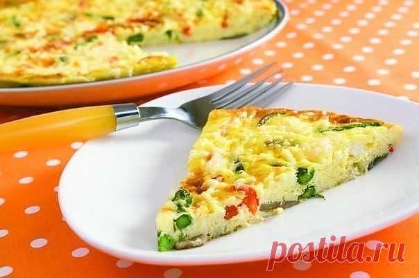 — 2 головки лука       фритата
— 2 красных болгарских перца
— 3 ст. ложки растительного масла 
— 5 яиц
— 2 помидора
— 75 гр твердого сыра
порезать мелко лук. 
болг.перец полукольцами.
Обжарить   лук .добавить перец и обжаривать несколько минут, пока перец не размягчится.
в форму для запекания. 
 Яйца слегка взбить, посолить. Вылить яйца на овощи.
 Помидоры порезать кружочками толщин.5-7 см. разложить помидоры по всей поверхности пиццы. Посыпать помидоры тертым сыром.