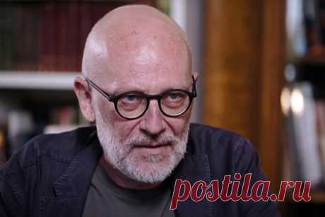 Ведущий Первого канала рассказал о попытке убить его на съемках. Ведущий программы «Мужское/женское» на Первом канале Александр Гордон рассказал о том, как один из участников передачи пытался убить его. Гордон отметил, что нападение случилось за кулисами и не попало в эфир. «Один из удаленных в раздражении мной гостей на меня напал», — поделился телеведущий.