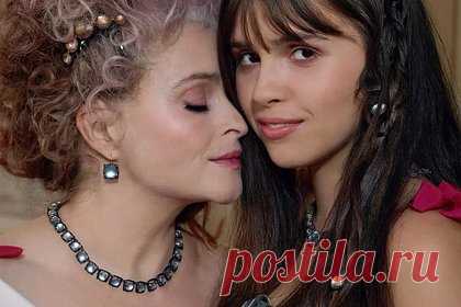 17-летняя дочь Хелены Бонем Картер и Тима Бертона дебютировала в качестве модели