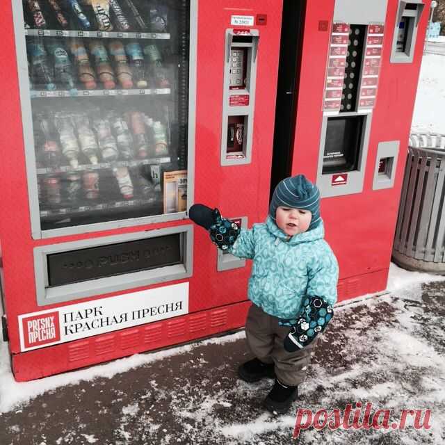 Мальчик Сева. 1 год и 8 месяцев. Вот у кого радость каждый день.
