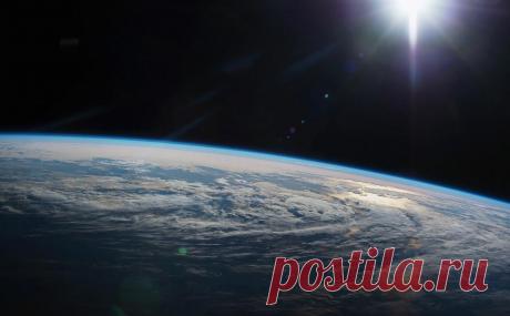 Контрразведка США предупредила космические компании о риске шпионажа. В выпущенном контрразведкой бюллетене говорится о попытках иностранцев получить доступ к космическим технологиям США. В марте WSJ писала, что власти США начали готовить свои силы к будущему конфликту в космосе с Россией и Китаем