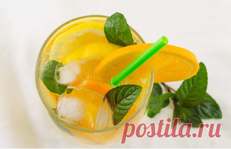 Мятная Сенсация. Если вы хотите быть лишние фантазии на этот безалкогольный коктейль, можно подавать с небольшим шариком лаймовый сорбет на вершине.
Ингредиенты:
Листьев мяты с 1 пук
1-дюймовый имбиря, тертый
9 унций воды
4 апельсины, свежевыжатый
2 столовые ложки сока лайма
Кубики льда