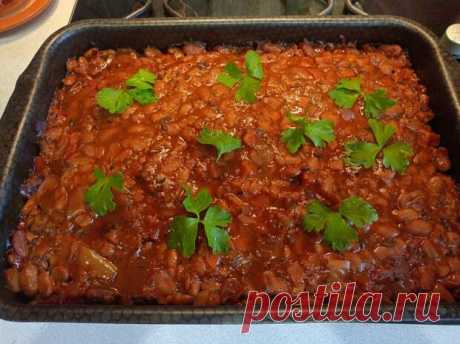 (37) Тавче гравче с мясом⁠⁠ - Будет вкусно - 23 июля - 43920452159 - Медиаплатформа МирТесен Об этом блюде македонской кухни узнал от отца, который довольно часто по Европе туристом путешествовал. Его вариант с консервированной фасолью проще оригинала и сперва я хотел назвать пост "Ленивое тавче гравче", но спустя два часа готовки лень отпала из названия по естественным причинам. Название - 23 июля - 43920452159 - Медиаплатформа МирТесен