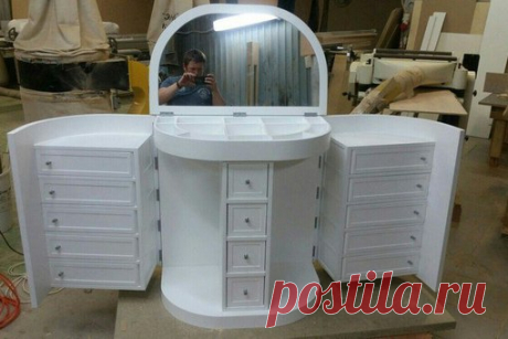 Дамский столик с кучей ящичков для всяких мелочей 

#дом_и_уют@m_lifehack
#креативные_идеи@m_lifehack