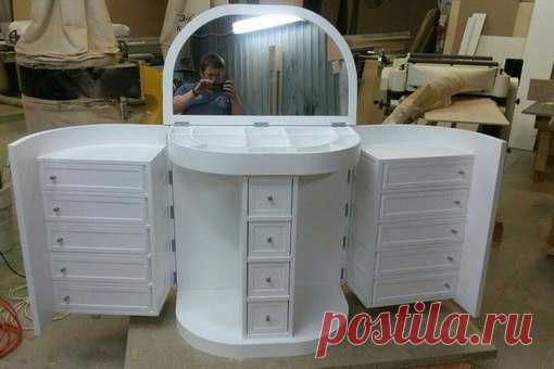 Дамский столик с кучей ящичков для всяких мелочей 

#дом_и_уют@m_lifehack
#креативные_идеи@m_lifehack