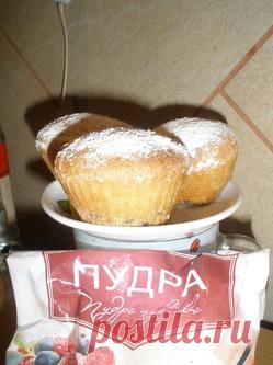 Кексы200 гр сухого киселя,3 яйца,50 гр сл. масла (подогреть до мягкости, но не растопить) 3 ст. ложки сахара и 3-4 ст. ложки муки.1 пакет разрыхлителя. Кисель если прессованый. растолочь. вносить в него по одному яйцу. взбивая миксером. Частями масло. продолжая работать миксером. добавить остальные продукты.  Наливать в формочки чуть больше половины. выпекаем 20-25 мин. Притрусить сахарной пудрой.