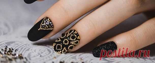 Черный с золотом - модный маникюр 2019 года Модные идеи маникюра черный с золотом. Какой дизайн выбрать на короткие ногти и длинные? Стильные решения и фото новинок.