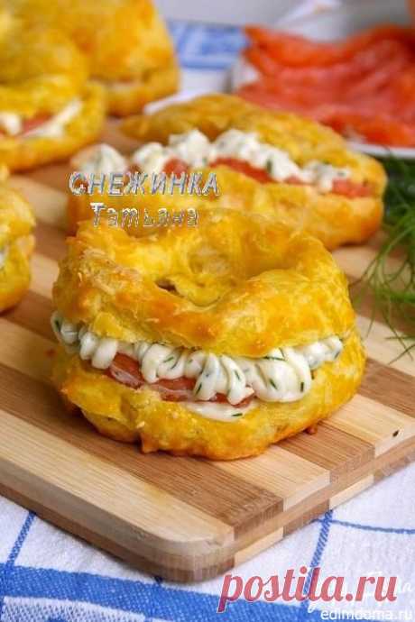 Сырные заварные «колечки» со сливочным кремом, сыром Джюгас и форелью | Кулинарные рецепты от «Едим дома!»