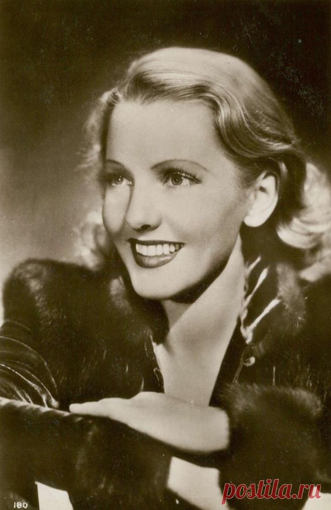 Джин Артур, 17 октября, 1900
 • 19 июня 1991