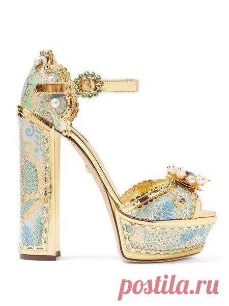 shoes, nike, burgundy, sandals, gold, summer, nike slides, slippers, blue, nike green with gold check slidee, golden nike logo, sangria, some expensive shit, red purple, wine color, nike benassi…