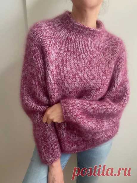 Свитер PEPPA Jumper by Tanja Koenigs спицами Свитер PEPPA &mdash; это уютный, толстый зимний свитер с с коротким воротником-стойкой и красивыми прибавками и убавками по телу и рукавам.Свитер вяжется полностью по кругу с использованием метода реглан сверху вниз, удобного для начинающих.РАЗМЕРЫXS (32/34) S (36/38) M (40/42) L (44/46)...