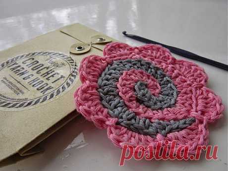 Разноцветные , связанные крючком из остатков пряжи..