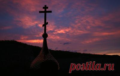 На Украине лишили храма первый румыноязычный приход канонической УПЦ. Руководство городского кладбища спилило замки и опечатало храм-усыпальницу Буковинских митрополитов, сообщила Черновицко-Буковинская епархия