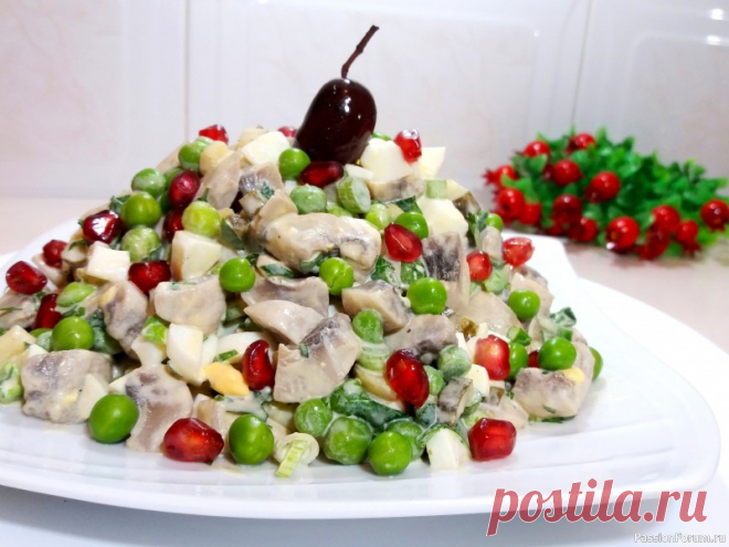 Вкусный салат на все случаи жизни.Рецепт овощного салата с грибами. Дорогие друзья поздравляю вас с Новым Годом!!Здоровья,счастья и всех вам благ!!Готовлю вкусный овощной салат с грибами.Его можно подать к мясным блюдам и использовать в качестве перекуса.Рецепт очень быстрый и простой.ИНГРЕДИЕНТЫ:Грибы шампиньоны – 500 грКонсервированные огурцы – 3 – 4...