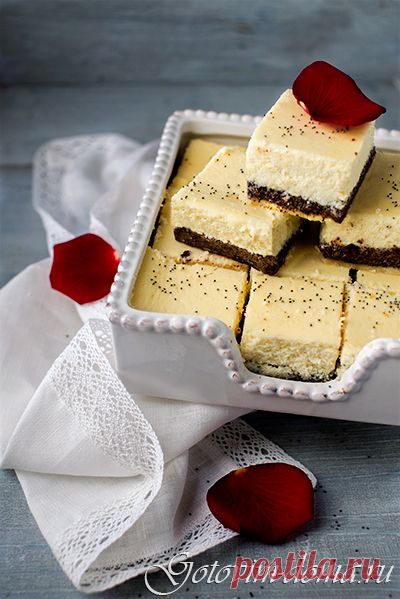 Сыромак (творожный чизкейк с маковой начинкой).