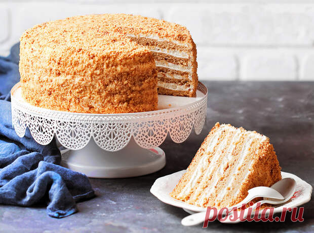 (37) Легко и просто: медовик без запекания - Будет вкусно - 13 июня - 43288716698 - Медиаплатформа МирТесен Что может быть лучше вкусного десерта? Только вкусный и простой торт. Многие из нас не готовы проводить много времени на кухне, но при этом иногда нам все же хочется побаловать себя сладким — идеальным компромиссом в этом непростом вопросе станет медовик, известный каждому из нас с детства. История - 13 июня - 43288716698 - Медиаплатформа МирТесен
