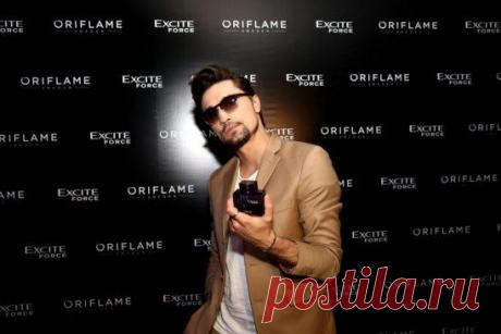 Непревзойденный Дима Билан вновь с Oriflame! Встречай новую версию культового мужского аромата – Excite Force для сильной духом мужественной натуры.
Excite Force, как идеальный мужчина, предлагает нечто большее, чем легкий флирт, воплощенный в оригинальном аромате Excite, который вышел в 2009 году. В характере новой туалетной воды зрелость, глубокие чувства и сильные эмоции.
В продаже с 13 июля 2015 года.