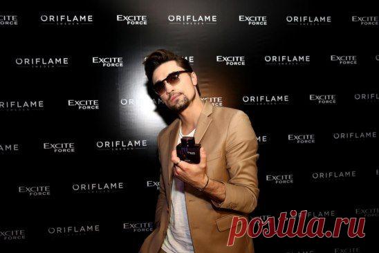 Непревзойденный Дима Билан вновь с Oriflame! Встречай новую версию культового мужского аромата – Excite Force для сильной духом мужественной натуры.
Excite Force, как идеальный мужчина, предлагает нечто большее, чем легкий флирт, воплощенный в оригинальном аромате Excite, который вышел в 2009 году. В характере новой туалетной воды зрелость, глубокие чувства и сильные эмоции.
В продаже с 13 июля 2015 года.