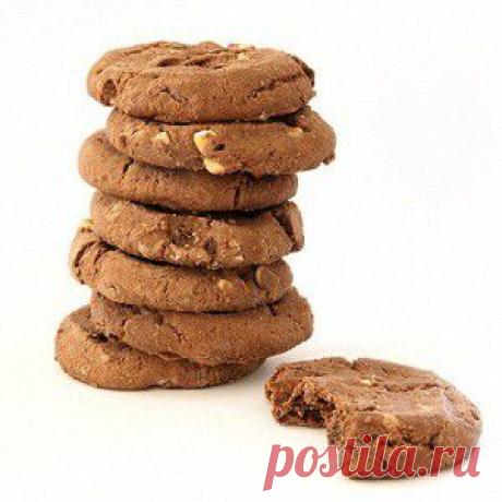 Шоколадное печенье с фундуком в потрескавшейся глазури - BestCook