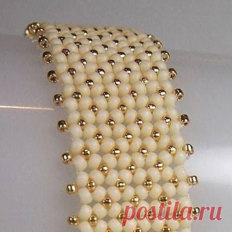 Браслет из бисера "Шенилл" Браслет из бисера "Шенилл"В браслете повторяются два ряда, выполняемые по схеме, расположенной ниже.По рисунку они смещаются на пол узора.