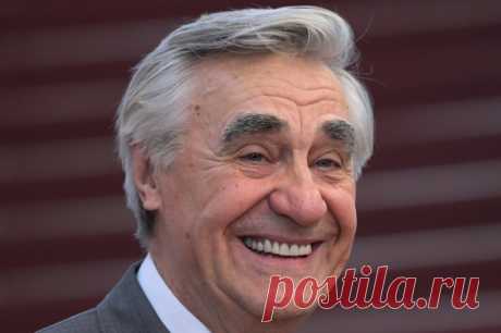 Звезда «Сватов» Васильев рассказал об обиде, которую ему нанес зритель. По словам Васильева, ему обидно, что его работа у зрителей «хорошо идет под пивко».