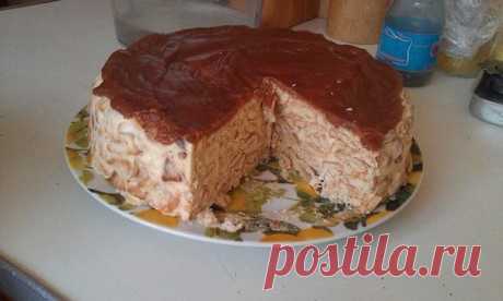 Торт &quot;Ленивые рыбки&quot;  Предлагаем рецепт простого и вкусного тортика, который сможет сделать даже ребенок и всем он понравится!  Ингредиенты:  - 300 гр крекера &quot;Рыбки&quot; (любой другой крекер, который может слоится)  - 0,5 л сметаны  - 1 пакетик ванильного сахара  - 1 банка сгущенки  - сахар по вкусу (кому не хватит сладости)  Приготовление:  1. Взбиваем сметану со сгущенкой, ванилькой и сахаром.  2. Рыбки помещаем в емкость и заливаем кремом  3. Когда печенье чуть впитает в…