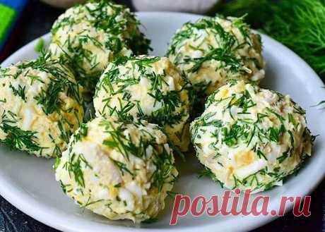 Самые вкусные куриные шарики Представляем вашему вниманию рецепт очень вкусного блюда, которое понравится многим.  Такая холодная закуска будет уместна на любом столе. Это тот вариант, когда из простых и доступных ингредиентов можно приготовить вполне достойное блюдо. Такие шарики уплетаются с преогромным удовольствием. Они п